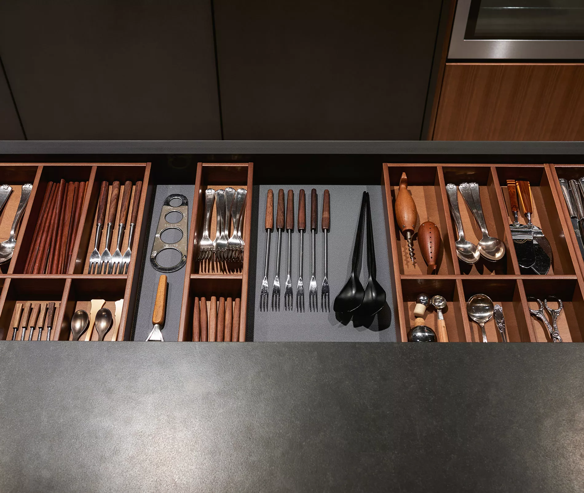 modern kitchen drawers