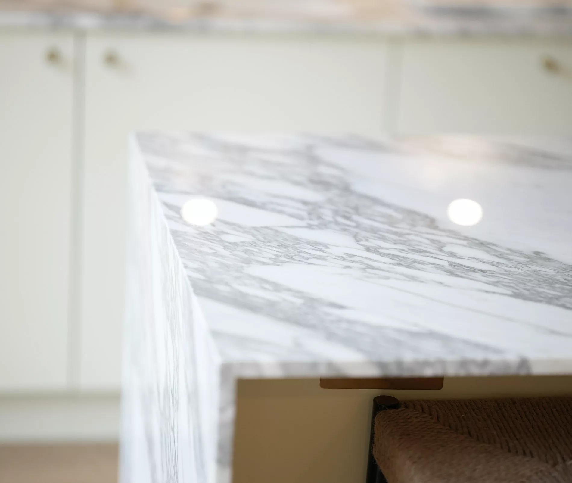 white marble kitchen worktop