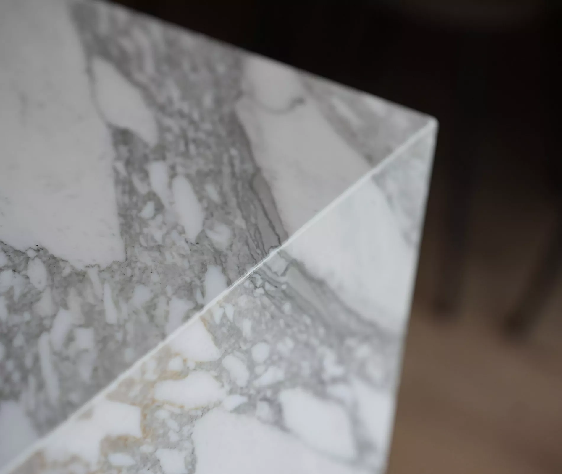 white marble kitchen worktop