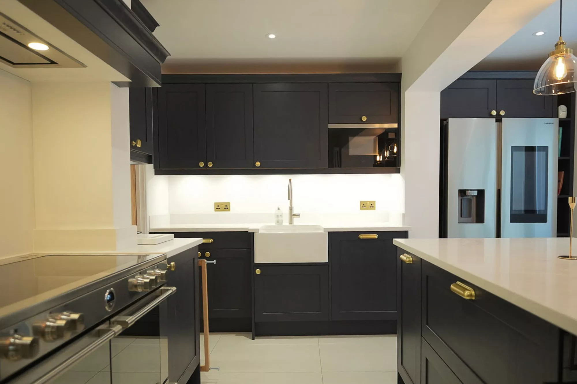 traditional farmhouse shaker kitchen