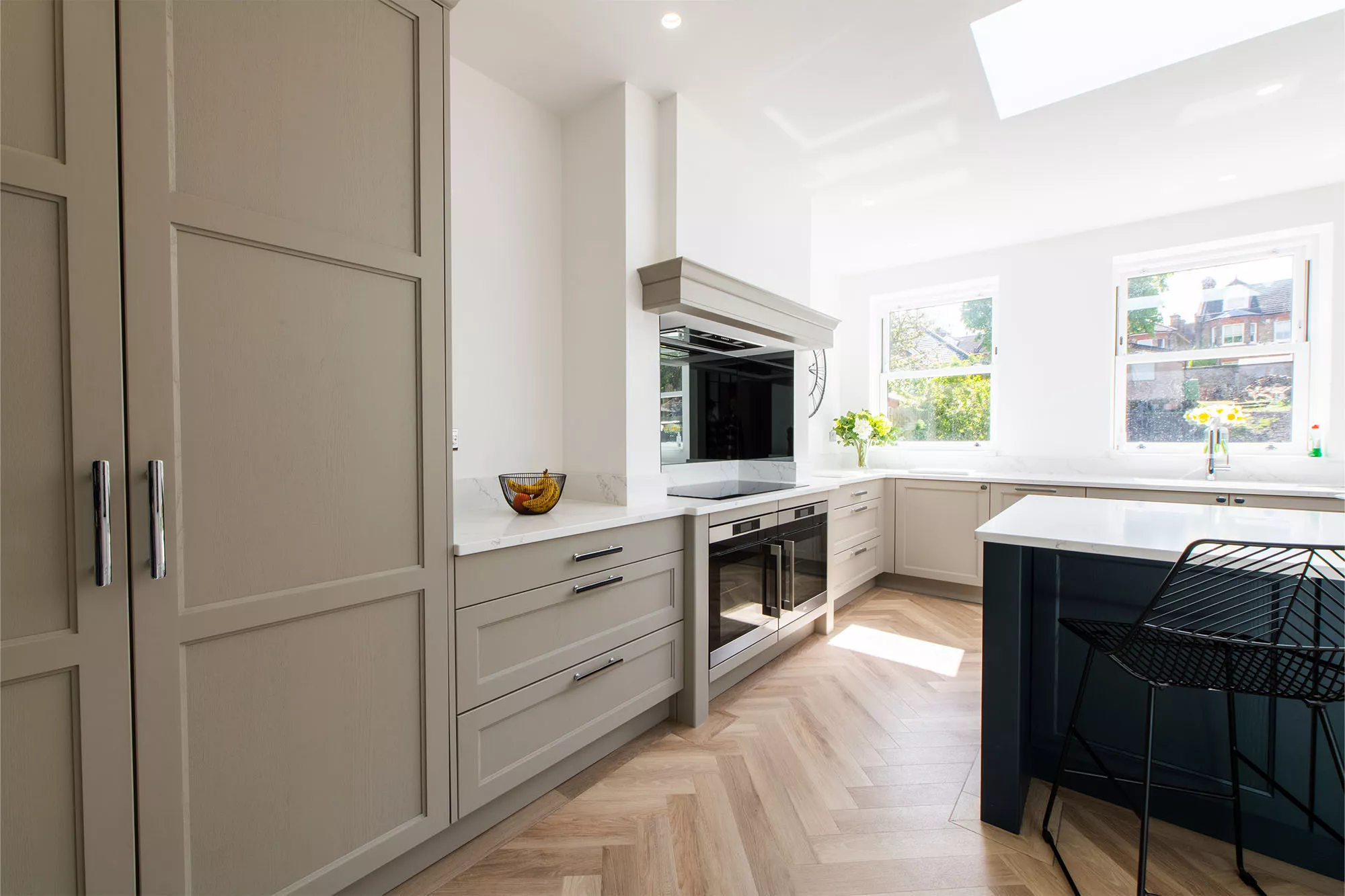 traditional kitchen doors and hob