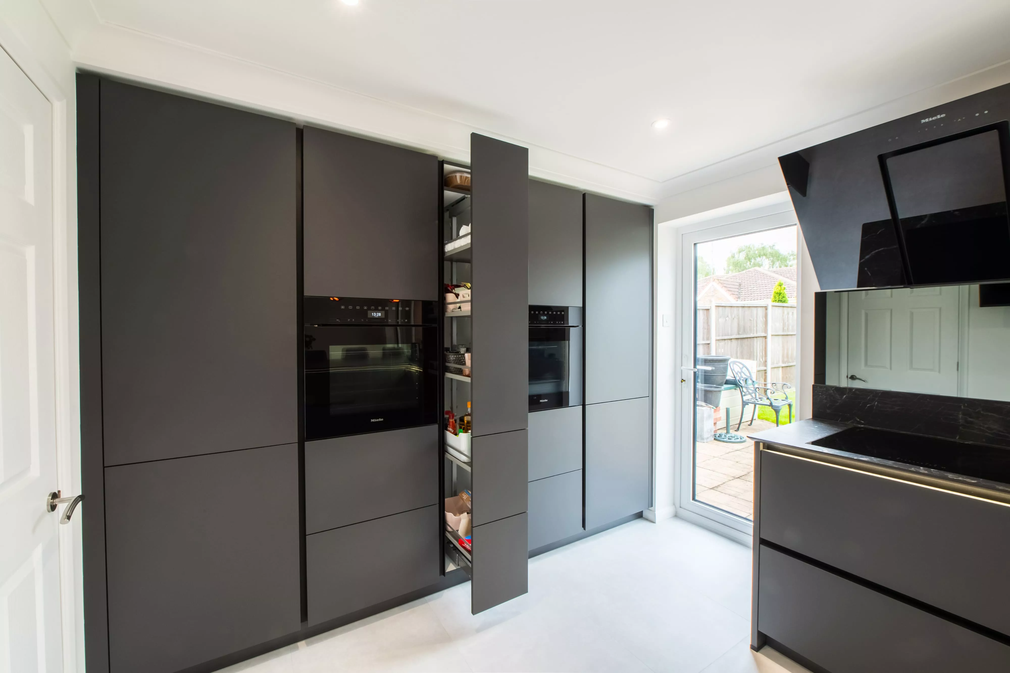 Modern Handleless Kitchen