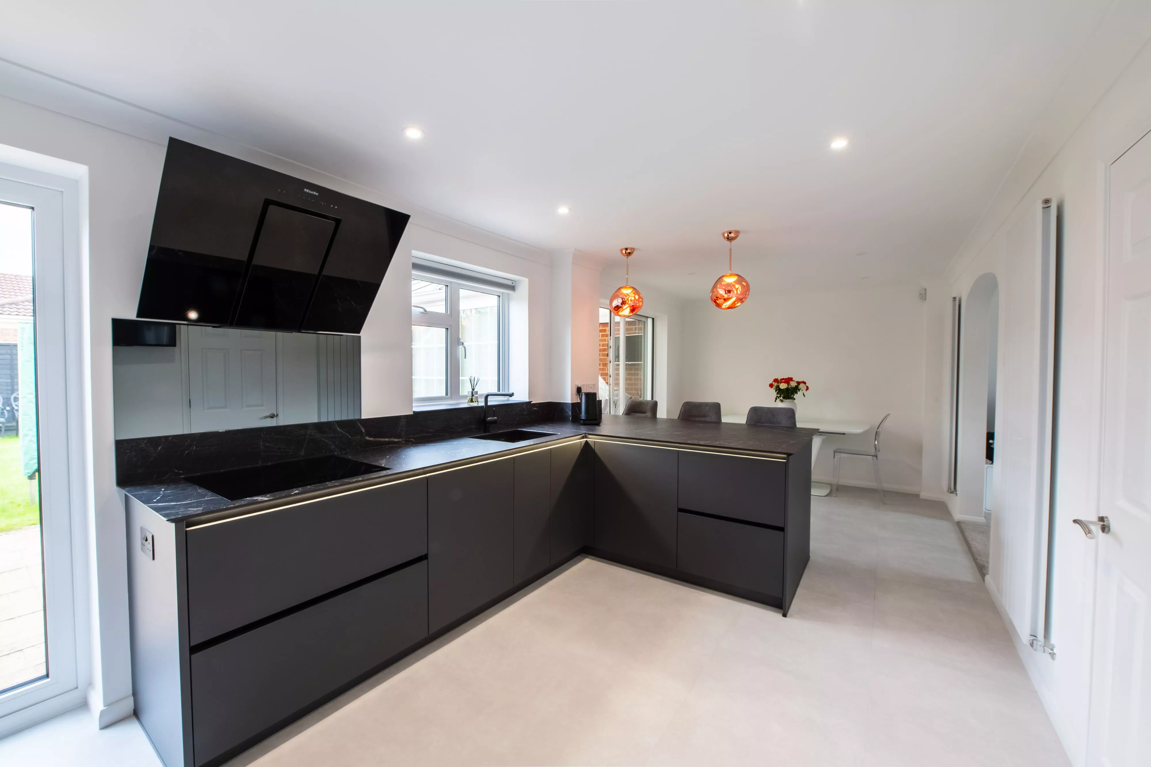 Modern Handleless Kitchen