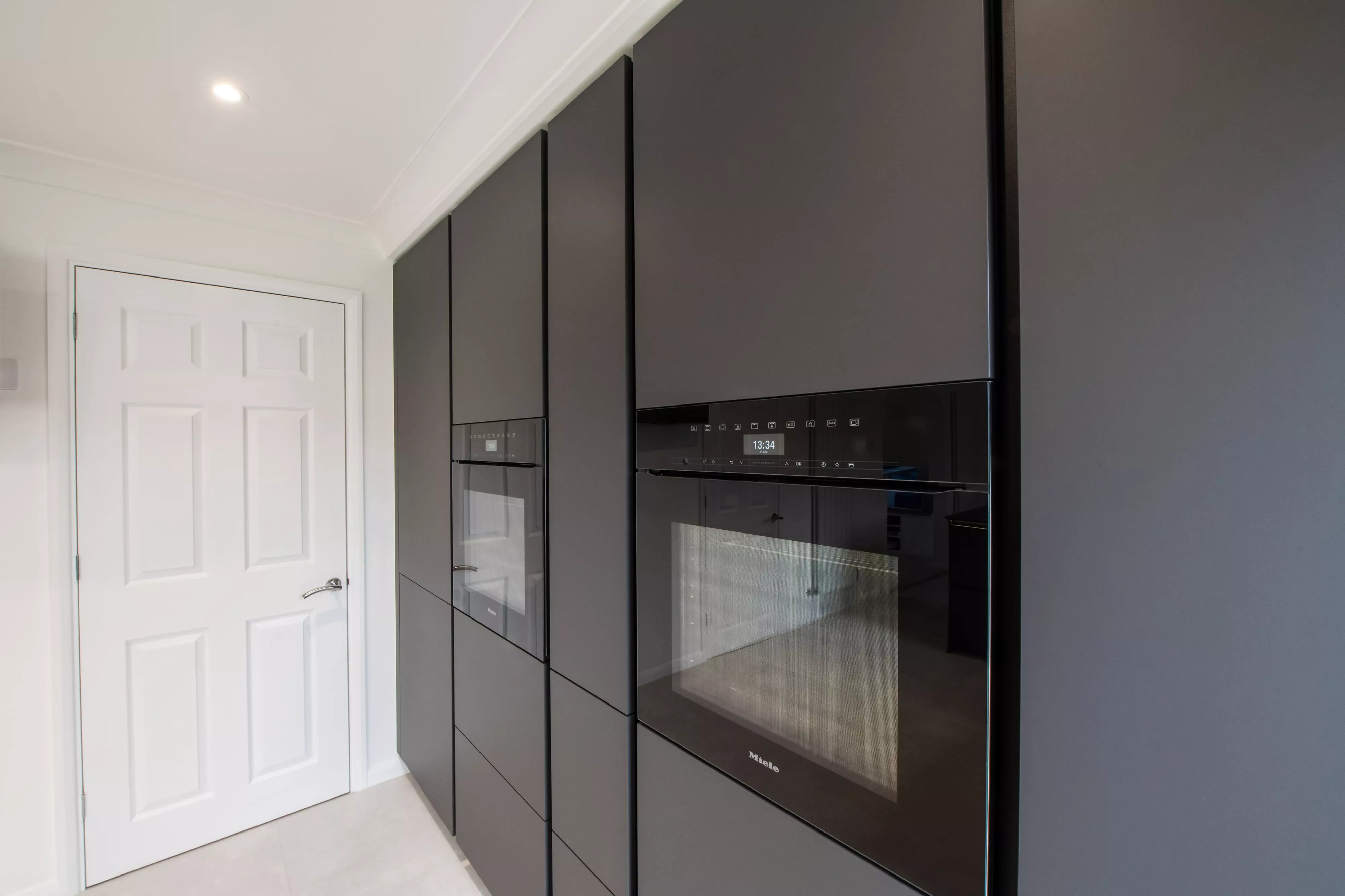 Modern Handleless Kitchen