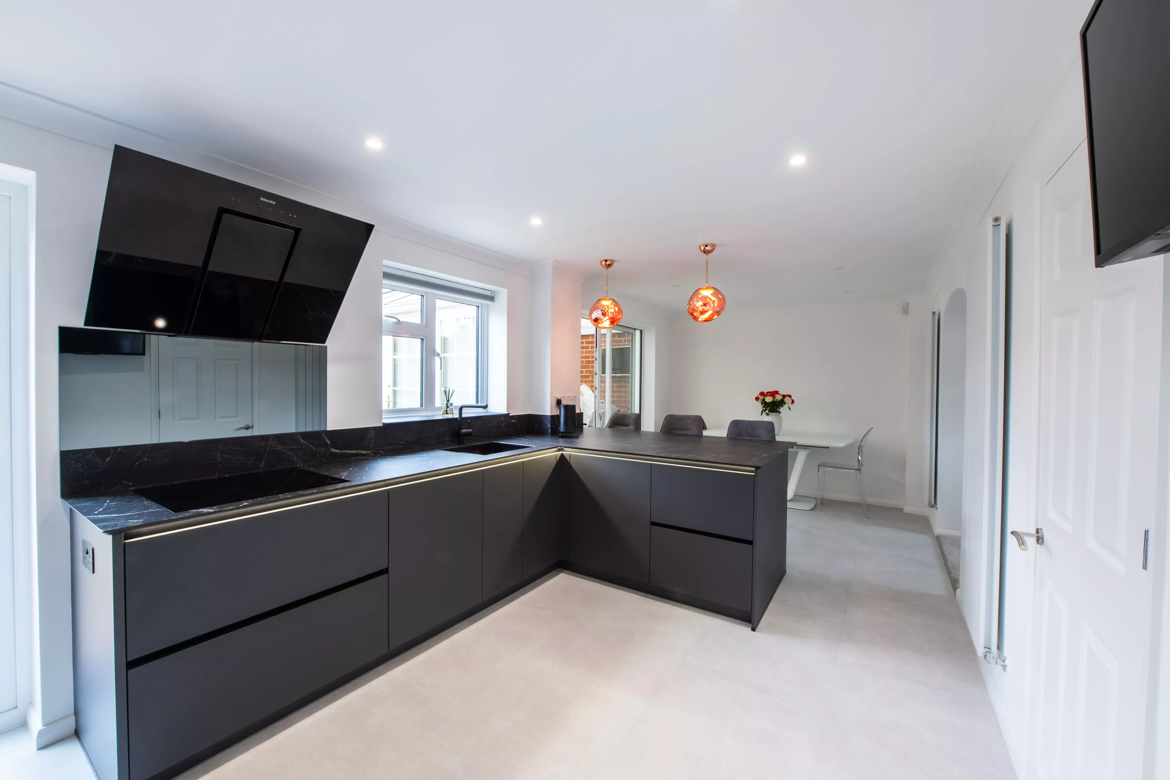 Modern Handleless Kitchen