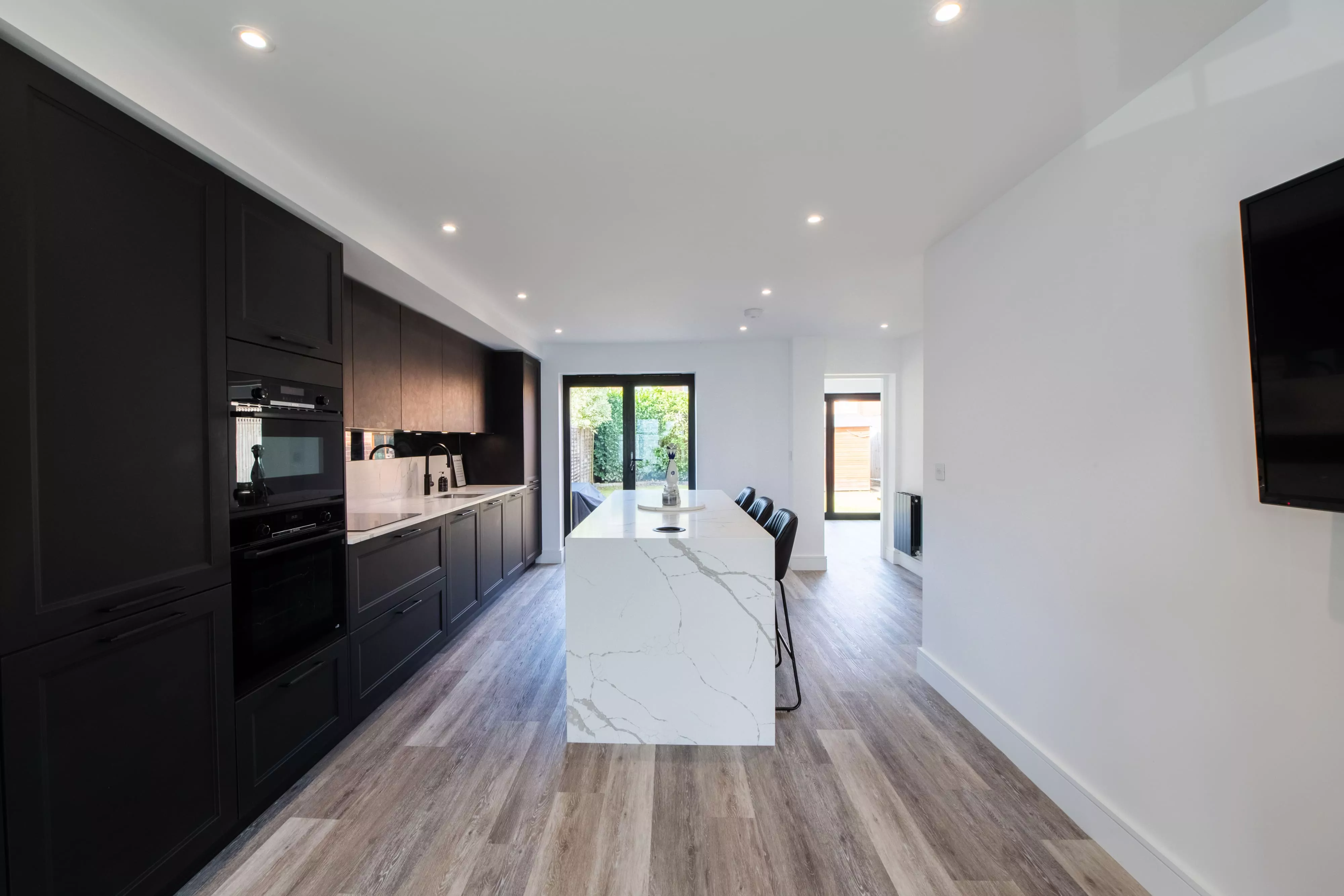 GERMAN KITCHEN WITH SHAKER DOORS