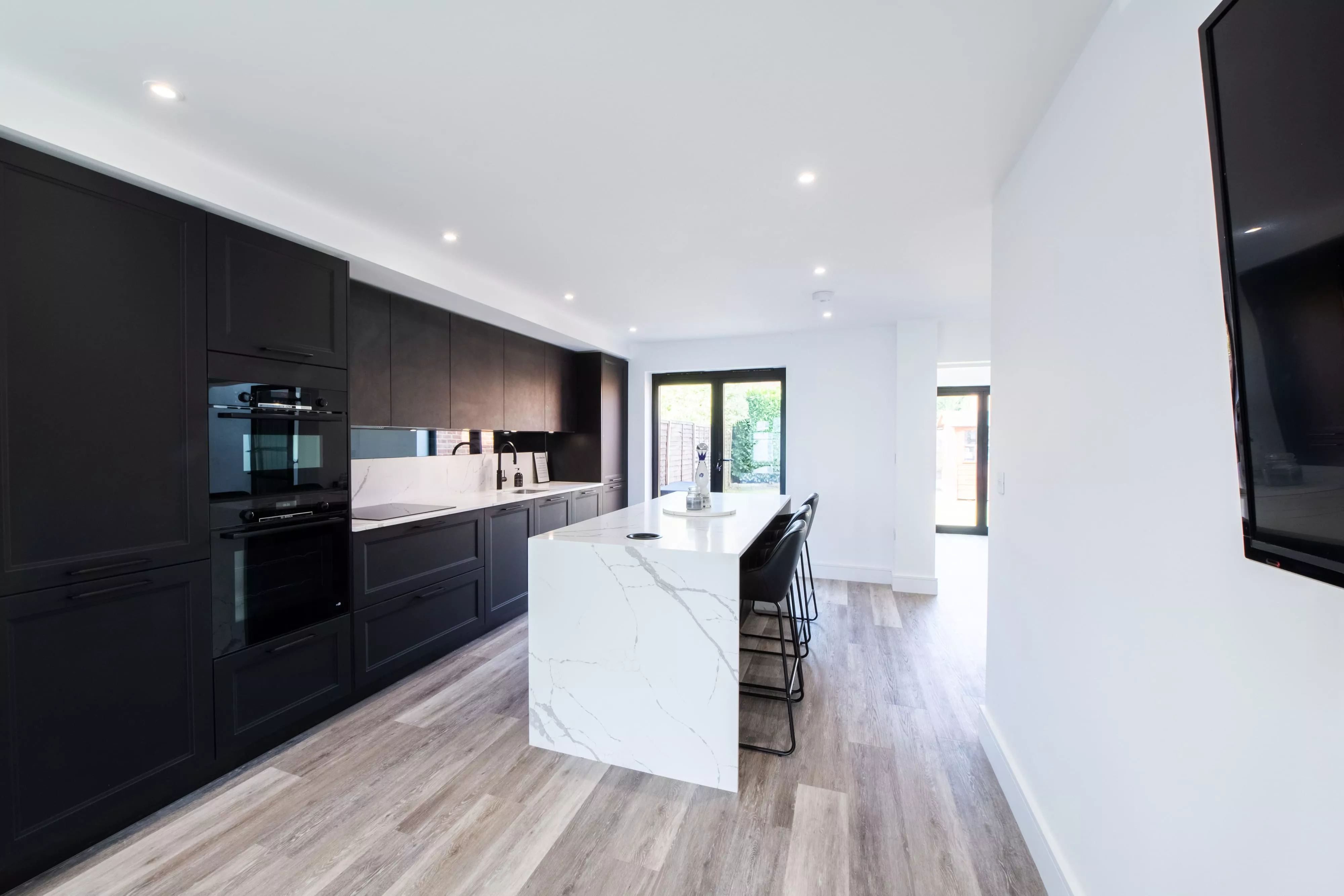 GERMAN KITCHEN WITH SHAKER DOORS